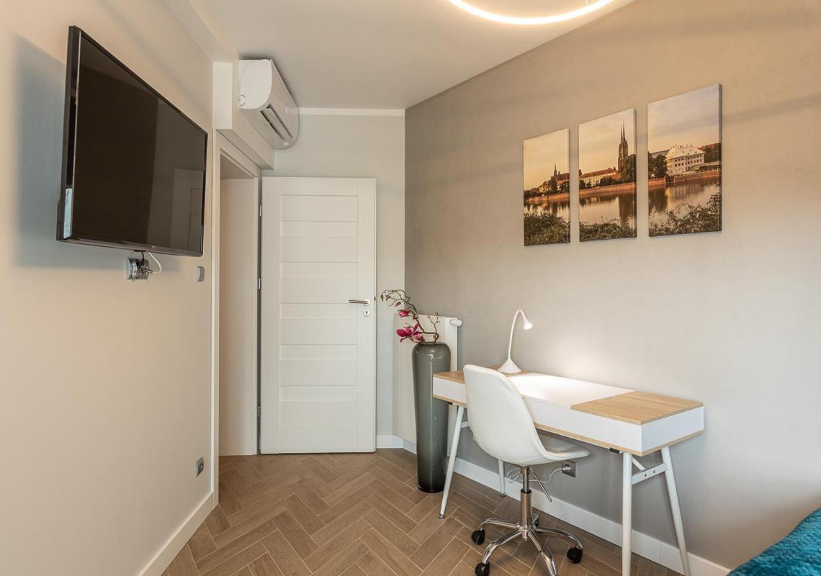 B&W Luxurious Apartment In The Center Of Wroclaw Exterior photo