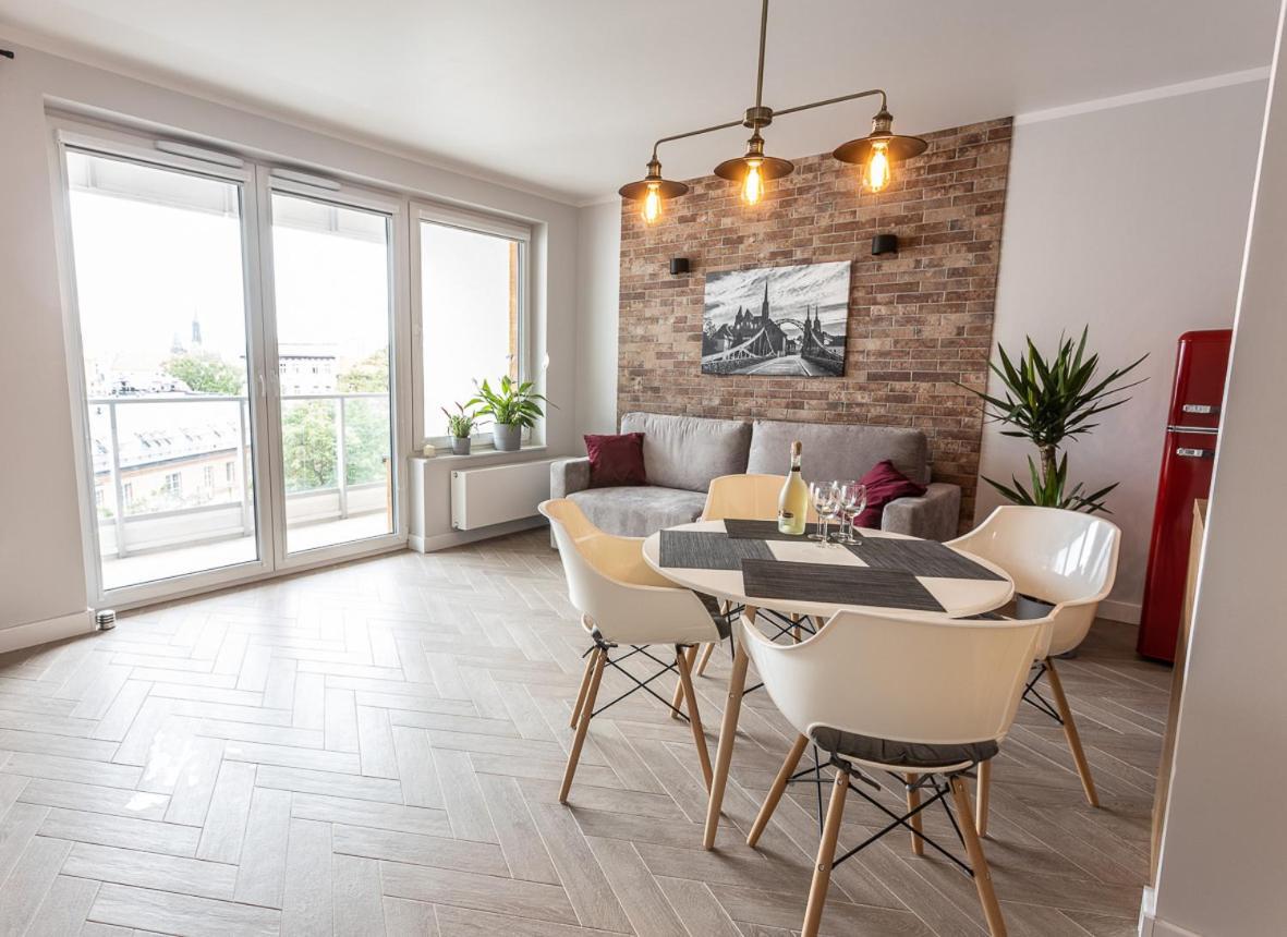 B&W Luxurious Apartment In The Center Of Wroclaw Exterior photo