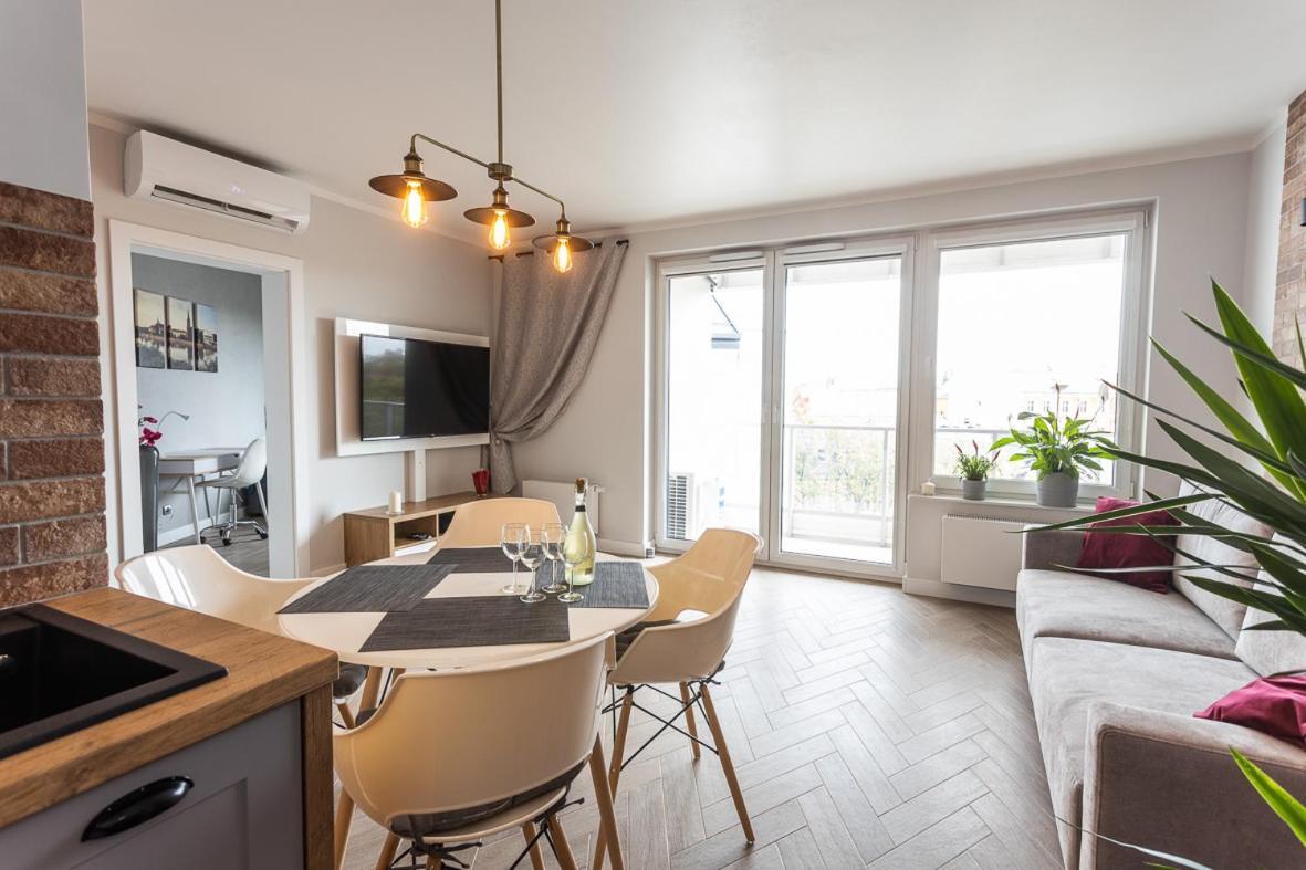 B&W Luxurious Apartment In The Center Of Wroclaw Exterior photo